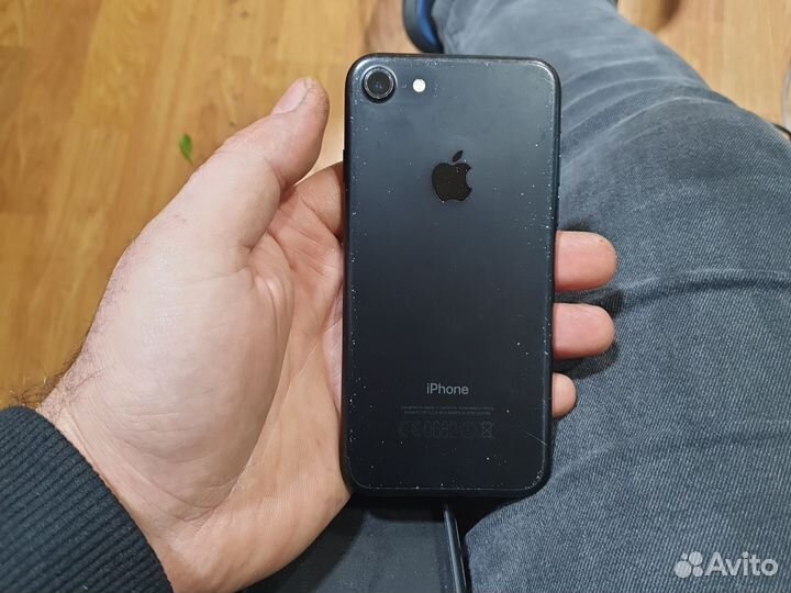 Телефон iPhone 7