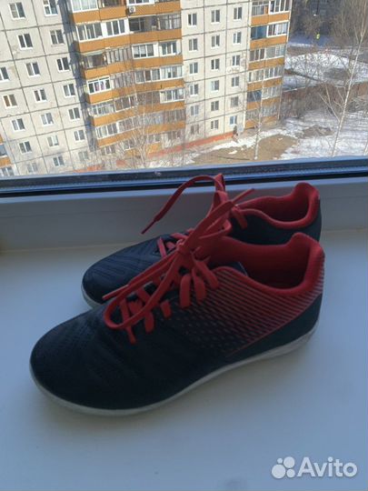 Футбольные шиповки 30 р