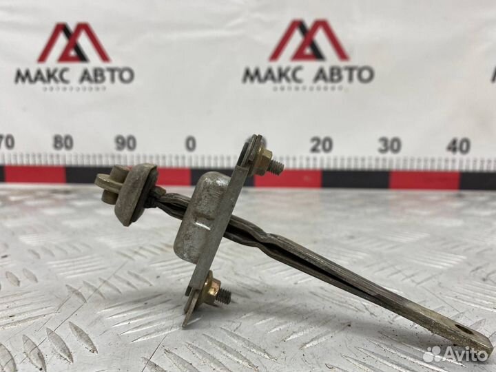 Б/У ограничитель двери задний левый Mazda Demio