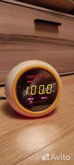 Радиочасы Hyundai H-1519