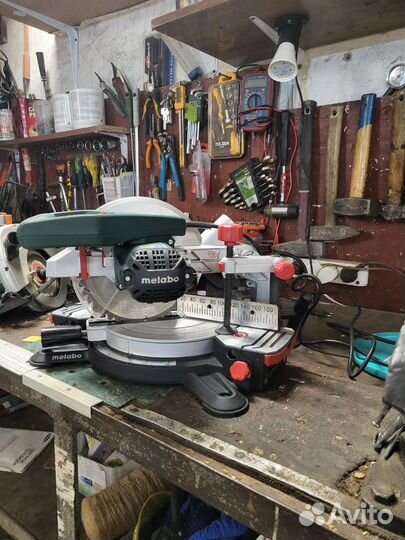 Торцовочная пила metabo KS 216 M Lasercut