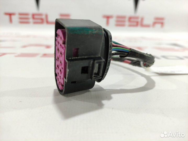 Разъем (фишка) проводки Tesla Model S 2014