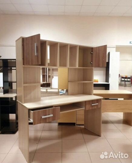 Стол компьютерный