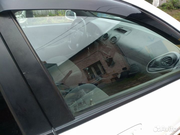 Стекло передней правой двери Chevrolet Lacetti