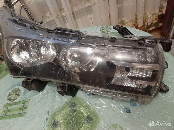 Фара правая передняя Тайота Каролла