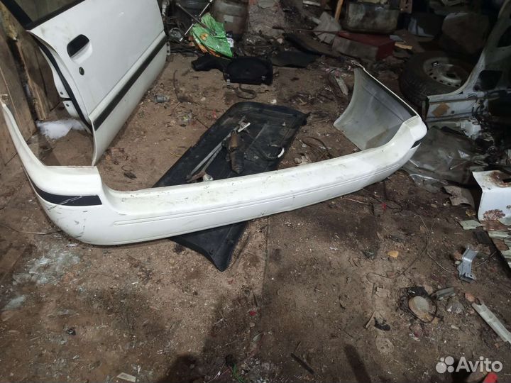 Задний бампер nissan sunny y10