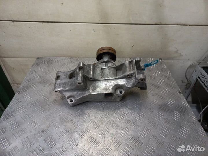 Кронштейн генератора Skoda Octavia Tour 1.4 16V