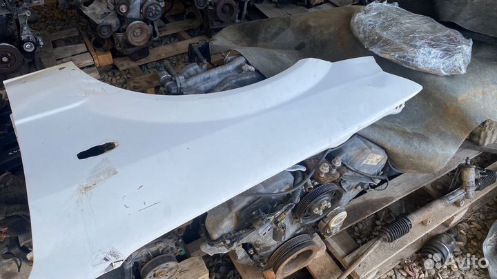 Крыло переднее левое Mazda 323 (bj)