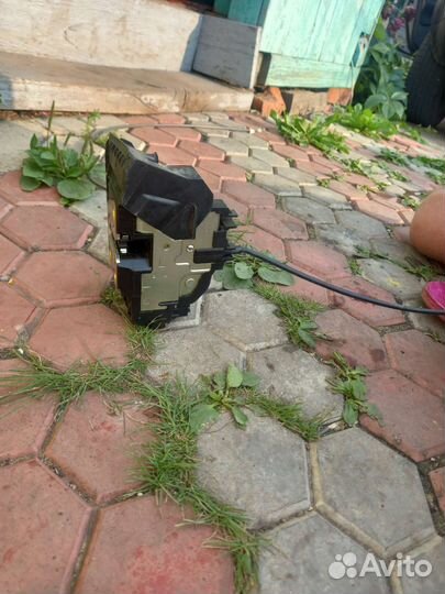 Замок левой передней двери Nissan Juke 2012