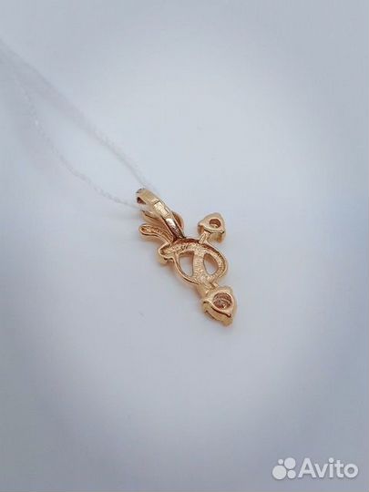 Золотая подвеска с камнем