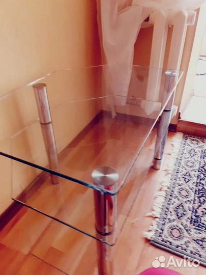 Стеклянный столик