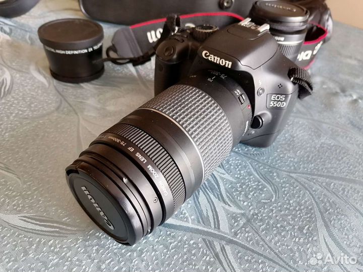 Зеркальный фотоаппарат Canon 550d
