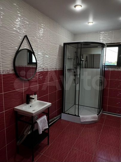 Коттедж 355 м² на участке 15 сот.