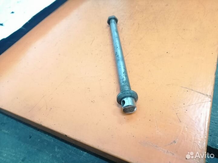 Ось заднего колеса Ява Старушка