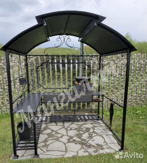 Мангал с крышей