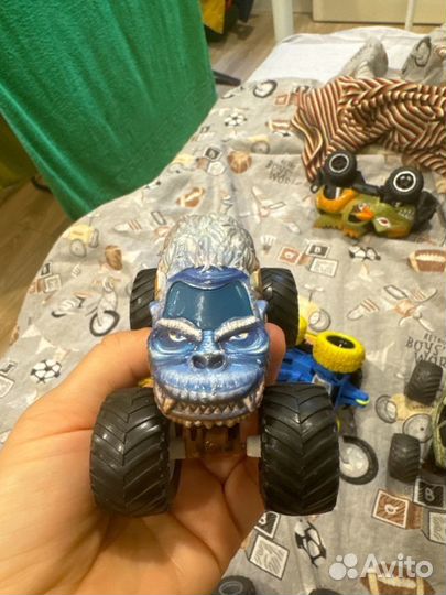 Детские машинки пакетом hot wheels и monster truck