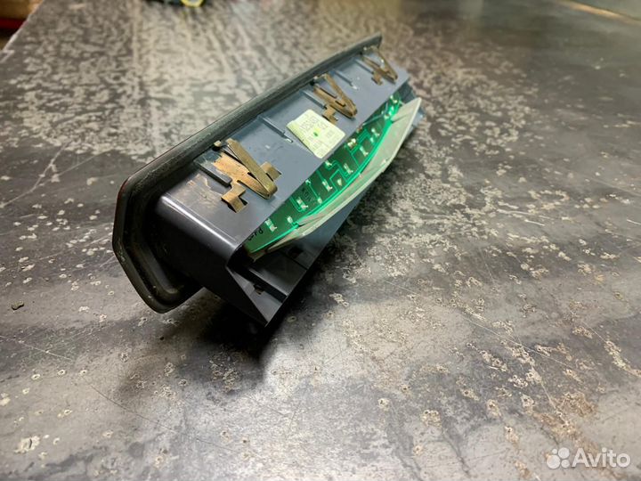 Стоп сигнал Opel Astra H универсал