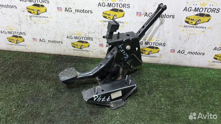 Педаль тормоза,1.4, МКПП Golf 4