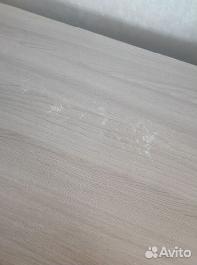 Маникюрный стол