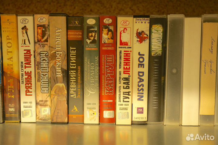 Видеокассеты VHS с фильмами и музыкой