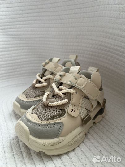 Кроссовки для мальчиков и девочек