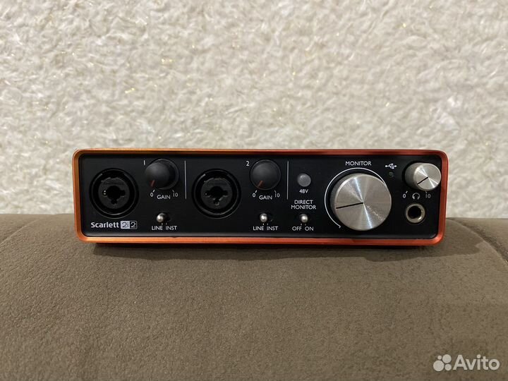 Внешняя звуковая карта Focusrite Scarlett 2i2
