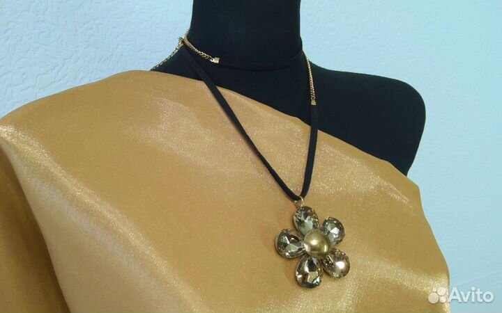 Кулон на длинной цепочке.Бижутерия