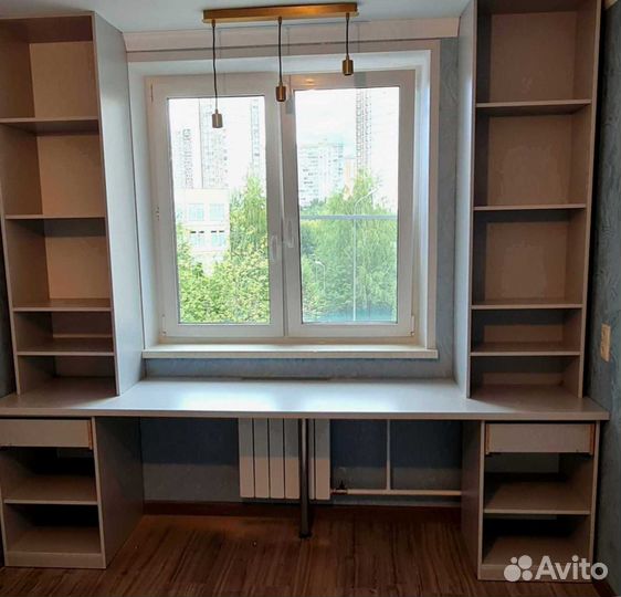 Рабочая зона в углу у окна