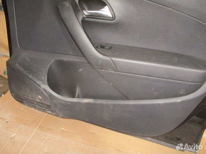Обшивка двери передней правой VW Polo Sedan