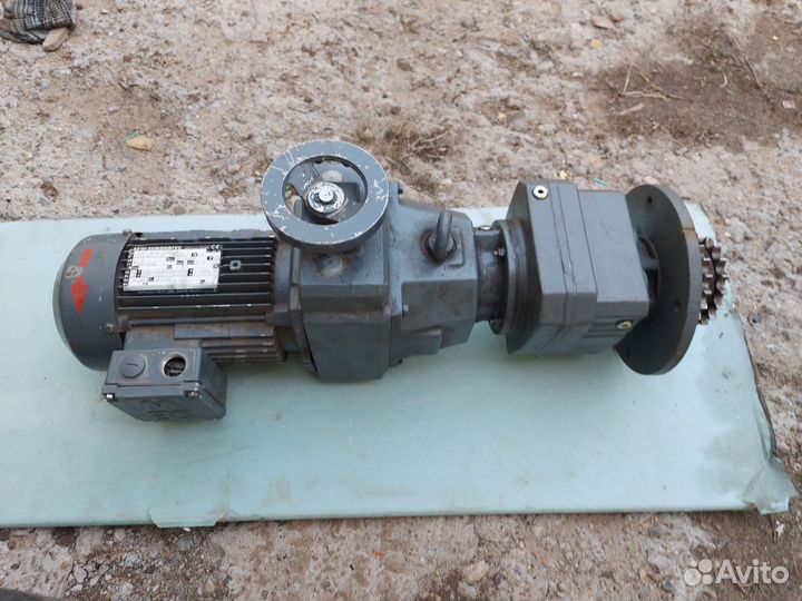 Мотор-редуктор с вариатором Sew Eurodrive 0.75 кВ