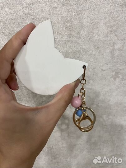 Зеркало-брелок девочке