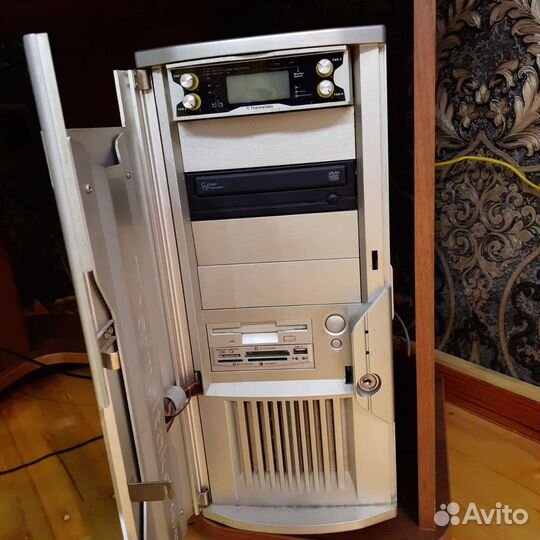 Корпус для пк- сервера Thermaltake X