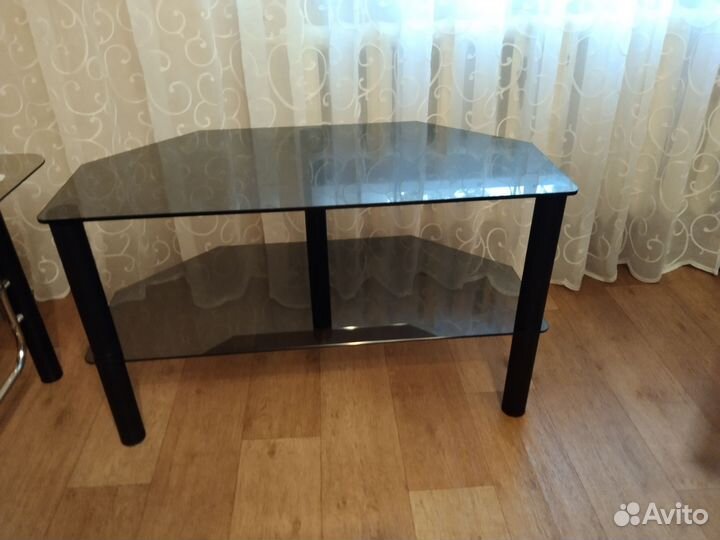 Стеклянная тумба под тв