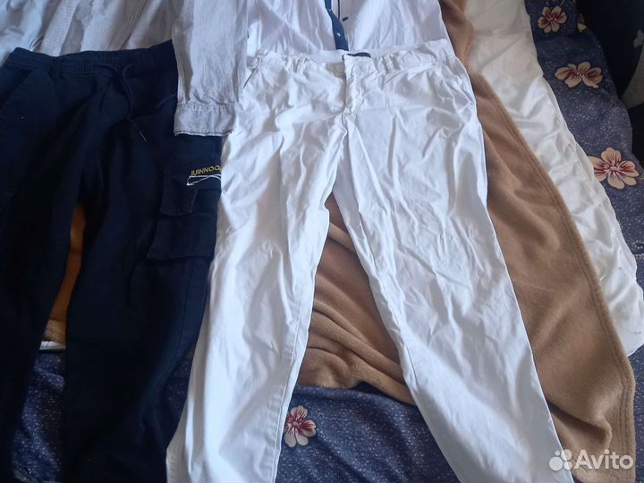 Рубашки и джинсы, брюки для школы мальчикам