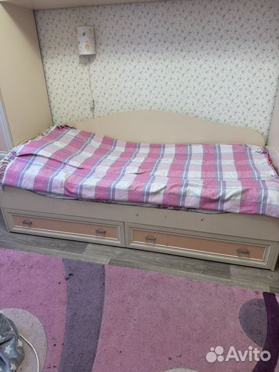 Комплект мебели в детскую