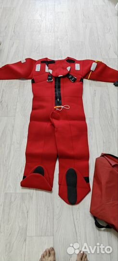 Спасательный гидрокостюм