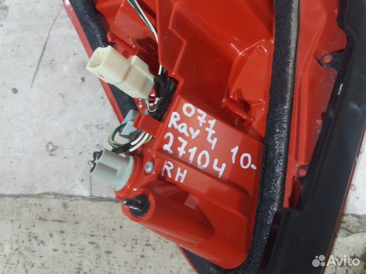 Тойота Рав 4 2010- Фонарь правый 27104