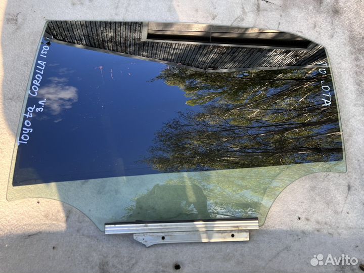Стекло двери заднее левое Toyota Corolla 150