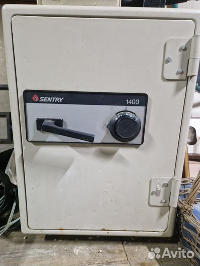 Сейф sentry 1400