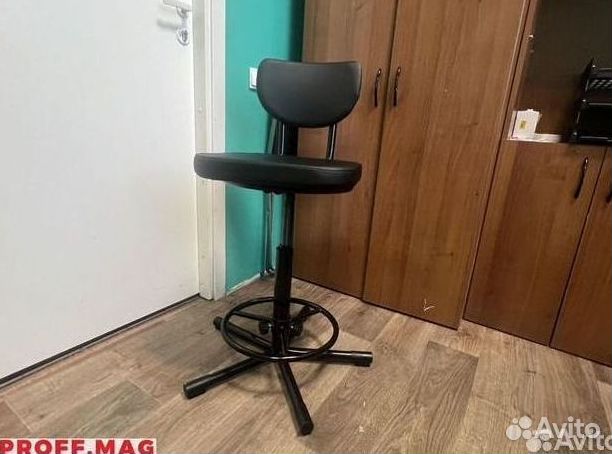 Стул лабораторный винтовой AC383