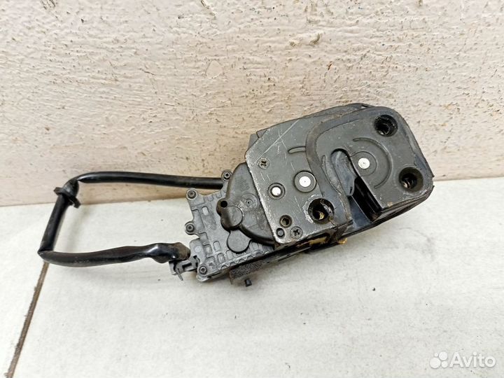 Замок двери задней левой
