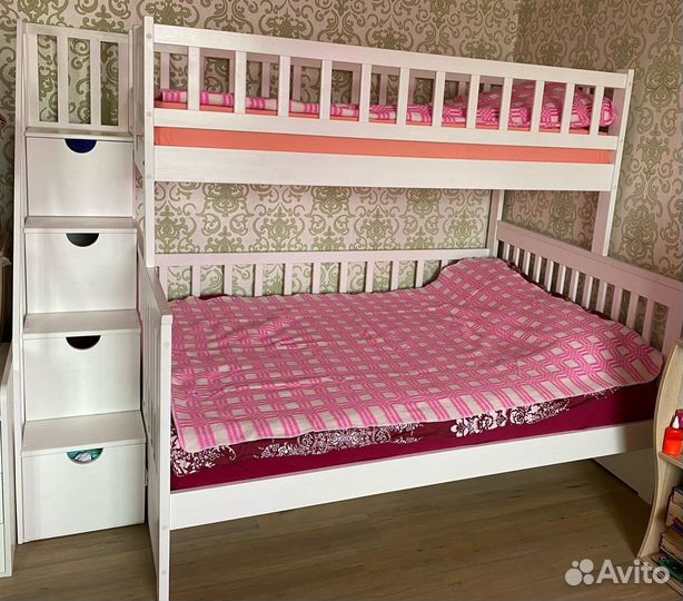Детская кровать с лестницей