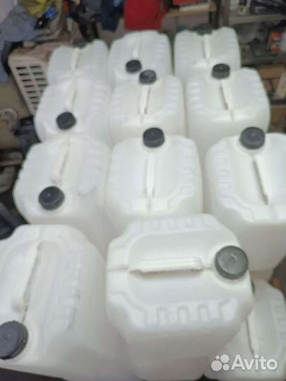 Канистры пластиковые бу 20 литров