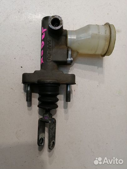 Бачок главного цилиндра сцепления с бочком