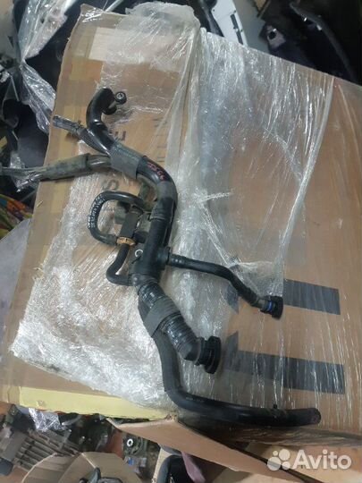 Шланг вентиляции картерных газов Volkswagen Golf