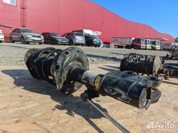 Стойка амортизатора Toyota C-HR