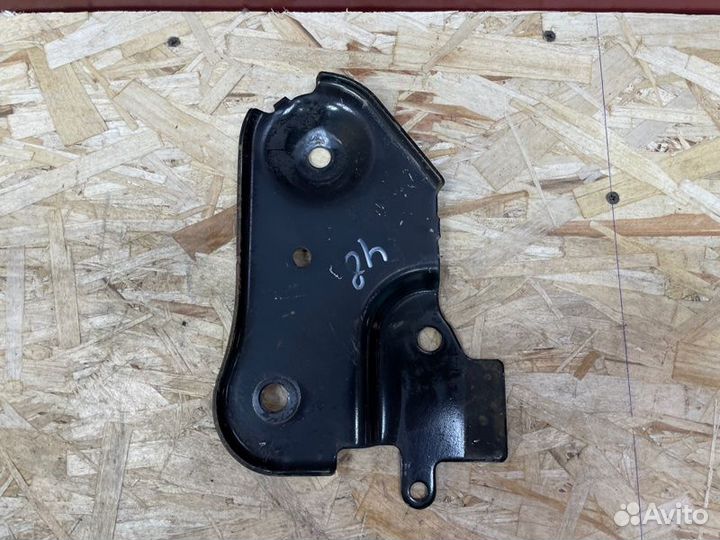 Кронштейн подрамника передний левый Renault Duster