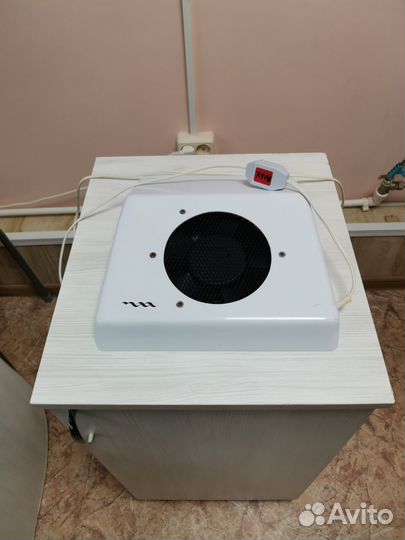 Тумба с вытяжкой для маникюра