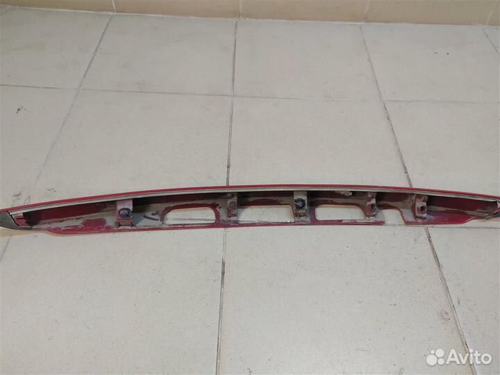 Молдинг крышки багажника Toyota Yaris P13 2015