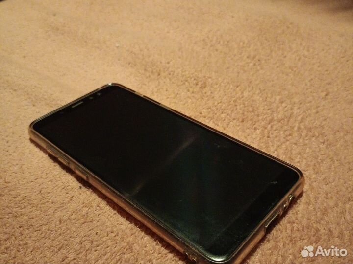 Samsung Galaxy A8+, 4/32 ГБ